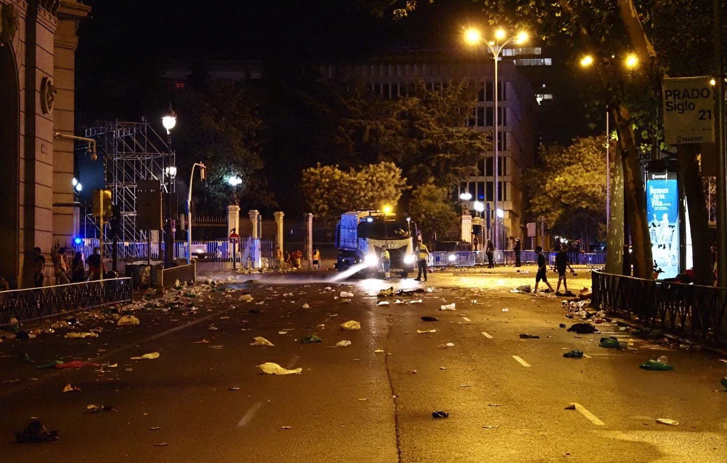 Una fuente se derrumba y un adolescente muere durante las celebraciones del Mundial Una fuente se derrumba y un adolescente muere durante las celebraciones del Mundial
